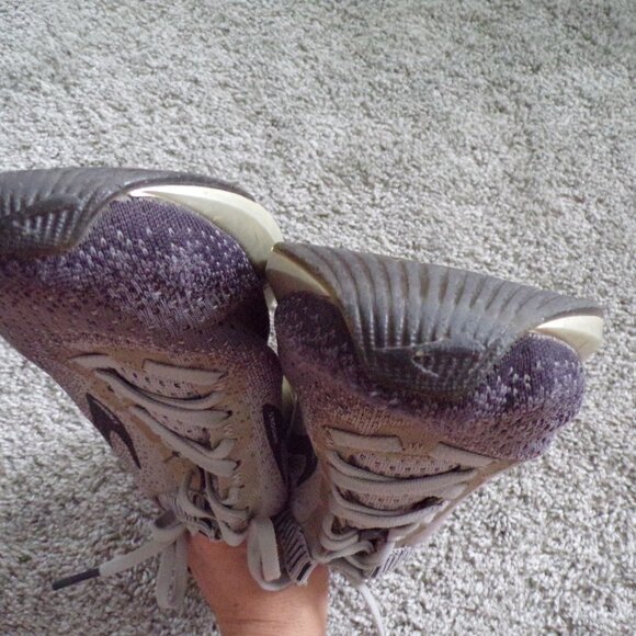 Brooks sneakers 9.5 - Picture 8 of 12